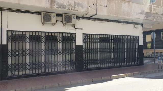 LOCAL COMERCIAL CENTRO Y PASEO MARITIMO. PUB OSCAR — 2