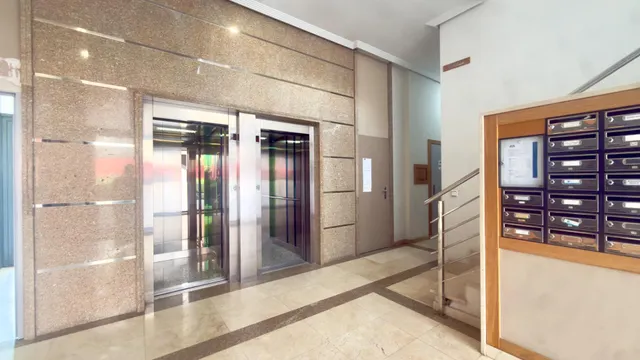 Piso de 3 habitaciones con Garaje y Trastero - ¡Oportunidad en Zona cerca del Centro! — 35