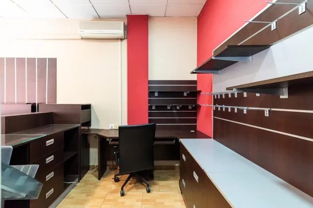 OPORTUNIDAD DE LOCAL COMERCIAL CON POSIBILIDADDADES DE CAMBIO DE USO A VIVIENDA — 8