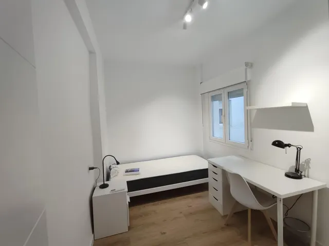 Piso alquiler Avda Madrid, Granada centro. — 16