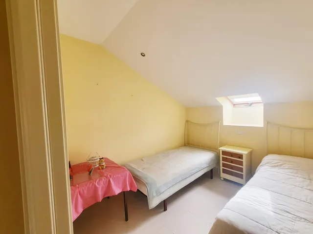 ÁTICO EXCLUSIVO CON VISTAS, TERRAZAS, PISCINA Y GARAJE – A 250 M DE LA PLAYA — 35