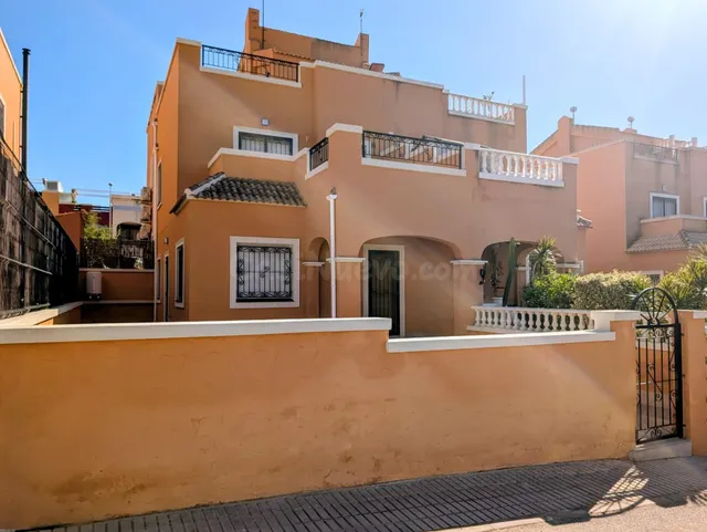 Casa adosada totalmente reformada con 3 terrazas | – Orihuel - foto 2