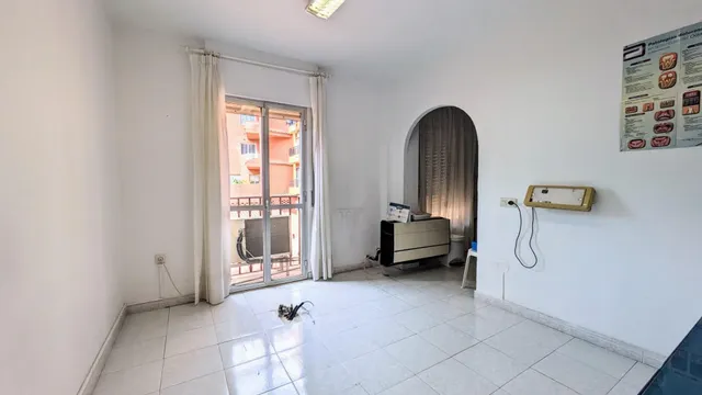 PISO EN EL CENTRO DE FUENGIROLA CON 4 DORMITORIOS APTO PARA CLÍNICA DENTAL — 15