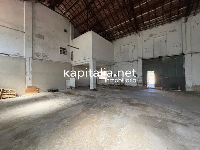 LOCAL COMERCIAL Y RESIDENCIAL A LA VENTA A LA ENTRADA DE ENG - foto 4