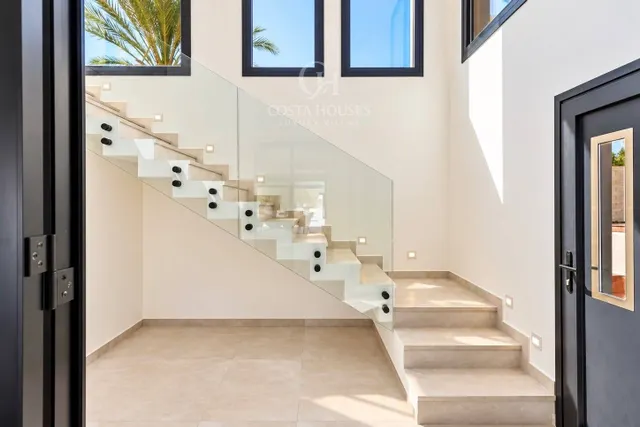 Villa arbela · luz, vida exterior y vistas abiertas al montgo en javea — 21