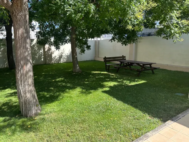 PISAZO DE ESTUDIANTES CON PISCINA — 9