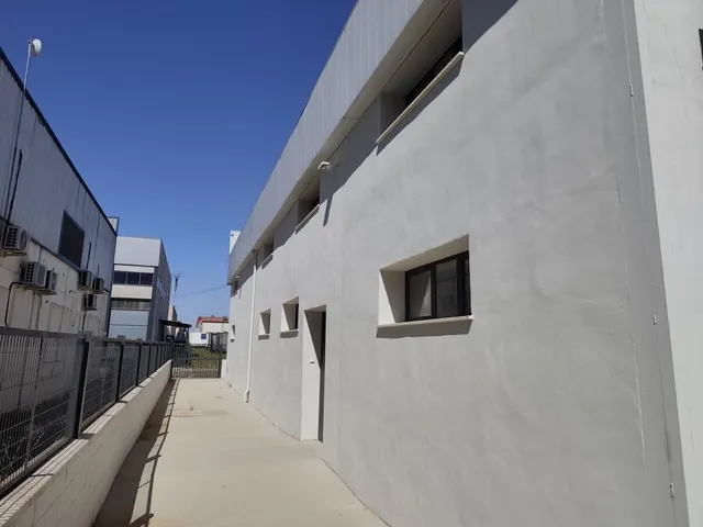 Nave en Poligono de Las Quemadas totalmente reformada y perfectamente instalada para uso mixto de oficinas y almacen — 34