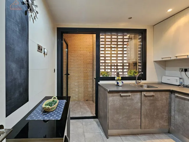 Inmueble en venta con terraza, plaza de garaje y trastero junto al Metro Urgel! — 11
