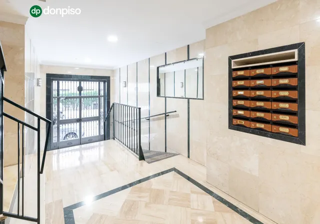 ¡Oportunidad única! Ático de 4 dormitorios y 2 baños con gran terraza frente al Colegio Agustinos (Arabial) — 24