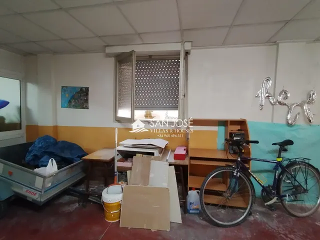 SE VENDE LOCAL COMERCIAL — 2