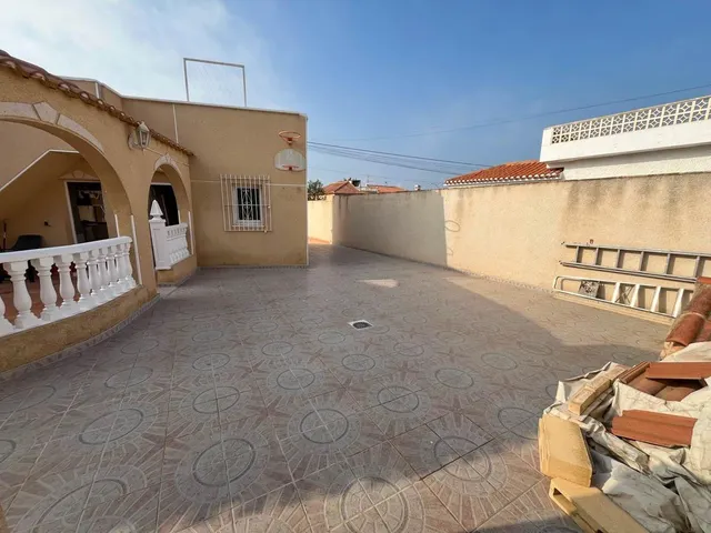 Chalet con piscina y amplias estancias en El Chaparral — 15