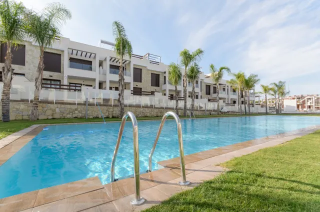 BUNGALOW DE 2 DORM. DE NUEVA CONSTRUCCIÓN EN COMPLEJO RESIDENCIAL EN TORREVIEJA. — 31