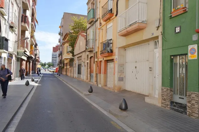 Plaza de parking en centro de Reus (calle Roser) — 6