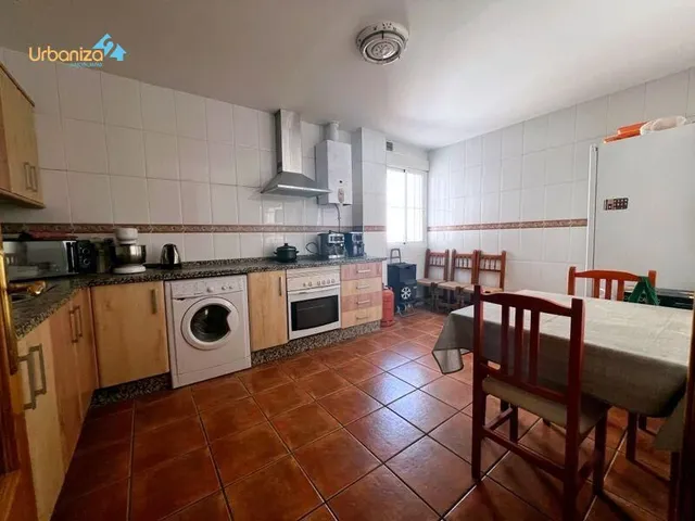 AMPLIO PISO CENTRICO DE 4 habitaciones EN TALAVERA IDEAL INVERSORES — 9