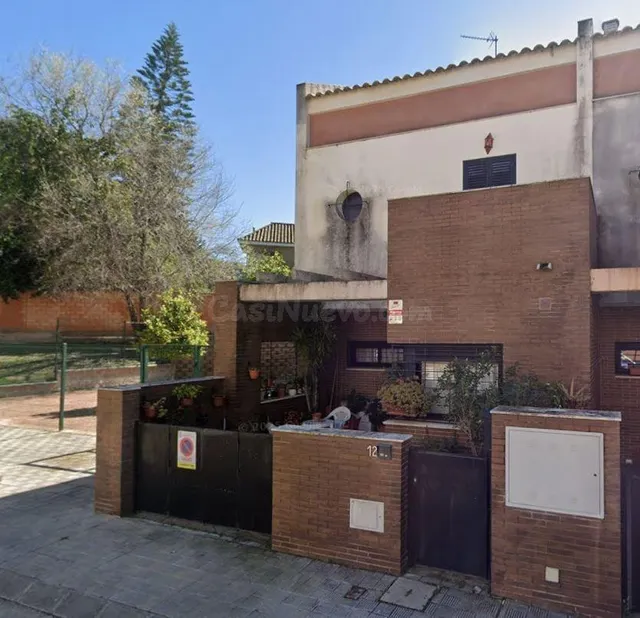 SE VENDE CASA ADOSADA OKUPADA SITUADA EN C/ del Progreso 12,