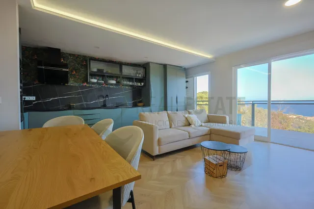 Ático con vistas al mar y solárium privado de 76 m2 en Coveta Fumá. — 14