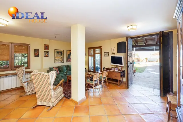 GRAN CASA CON PISCINA EN COLINAS BERMEJAS, MONACHIL — 46
