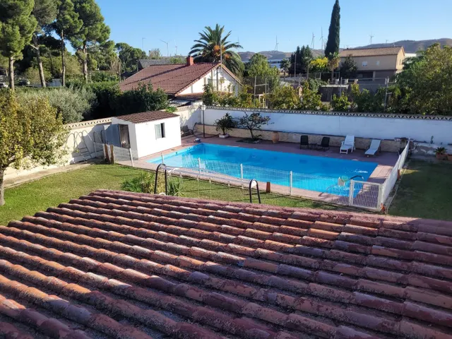 Impresionante Chalet con Amplio Terreno y Piscina en las Afueras de Zaragoza — 11
