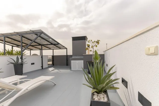 VILLA DE 3 DORMITORIOS Y 3 BAÑOS CON PISCINA EN LOMAS DE CABO ROIG, ORIHUELA COSTA — 38
