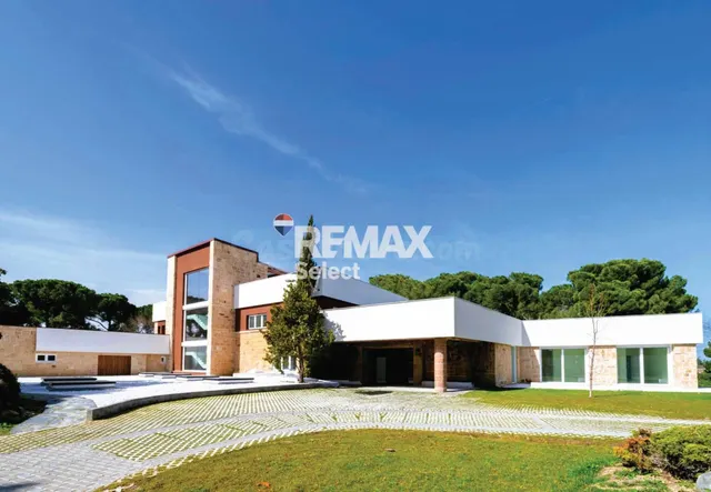 Mansión Residencial Las Anclas: Privacidad Total en el Techo