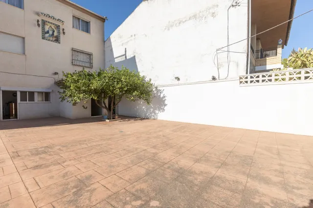 Amplio Triplex en Vega de Granada: Tu Nuevo Hogar Espera por Ti — 50