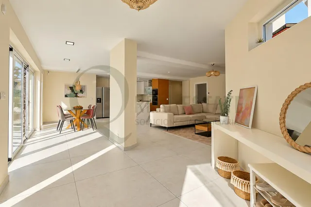 Espectacular chalet de esquina de diseño contemporáneo junto a la Playa de Muchavista — 31