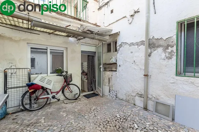 Local adaptado a vivienda en el Zaidin. — 14
