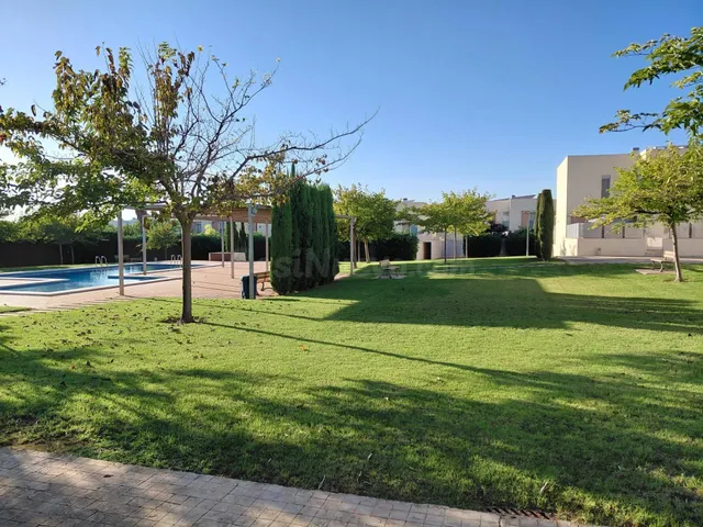 ¡OPORTUNIDAD EN PATERNA! CHALET DE 319 m2 CON PISCINA, 4 DOR