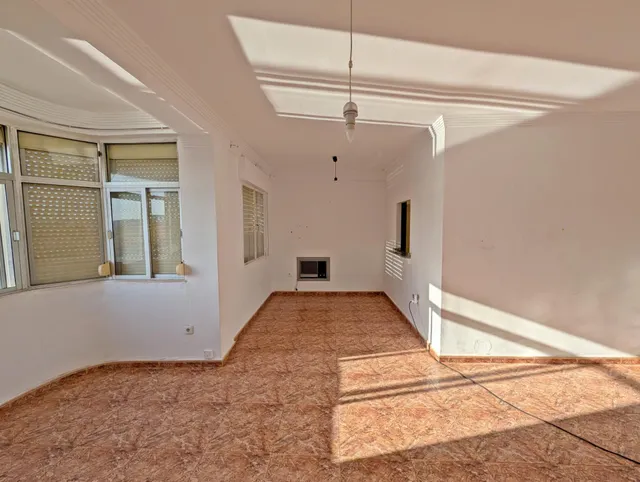 Amplio Piso en Ayamonte con Vistas Despejadas y Gran Potencial — 4