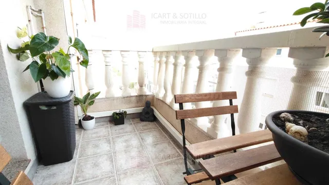 MAGNÍFICO PISO DE CUATRO DORMITORIOS Y GARAJE EN EL CASCO UR - foto 5