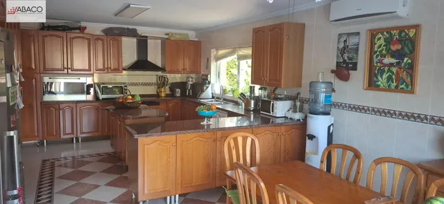 Elegante chalet con maravilloso jardín y vistas privilegiadas. — 23