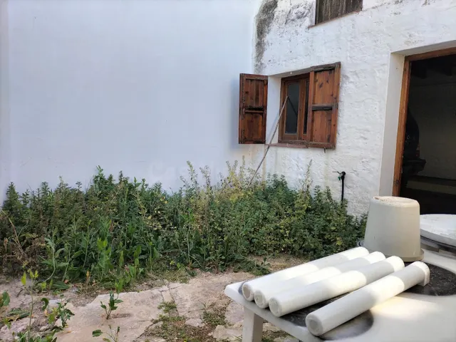 GARAJE CON PATIO PARA RECONVERTIR EN VIVIENDA EN PLANTA BAJA - foto 5