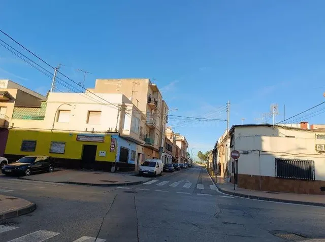 SE VENDE casa adosada OKUPA en C Calle Alcalde Bartolomé Sp