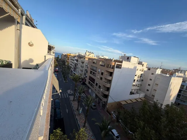 ¡fantástico apartamento con gran terraza y solárium en Torrevieja! ☀️ a 50 metros de la playa de los locos — 28