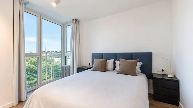 Piso de 3 habitaciones con vistas al mar y piscina junto a la Marina de Valencia — 11