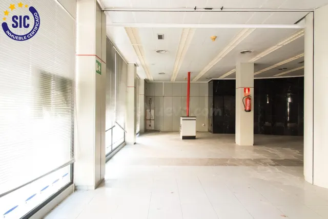 🏢 Gran Local Comercial en Castellón – 1.140 m2 con Patio y U