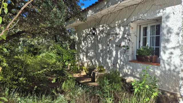 Precioso chalet con espectacular piscina y jardín autóctono — 26