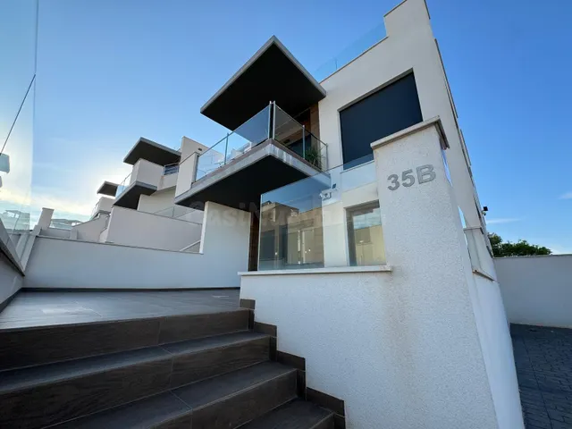 BUNGALOW PLANTA CON PARCELA DE 380 M2 Y PISCINA PRIVADA. PAR - foto 4