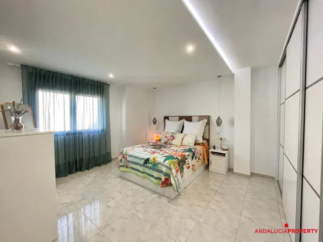 Exclusiva vivienda unifamiliar de 277 m2 junto a Avenida de Cádiz y PTS — 16