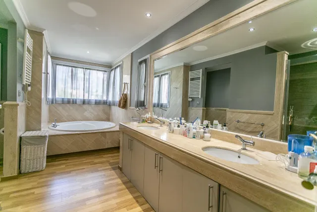 Precioso y lujoso apartamento con vistas al mar en Monte paraíso, en la Milla de Oro. Marbella — 22