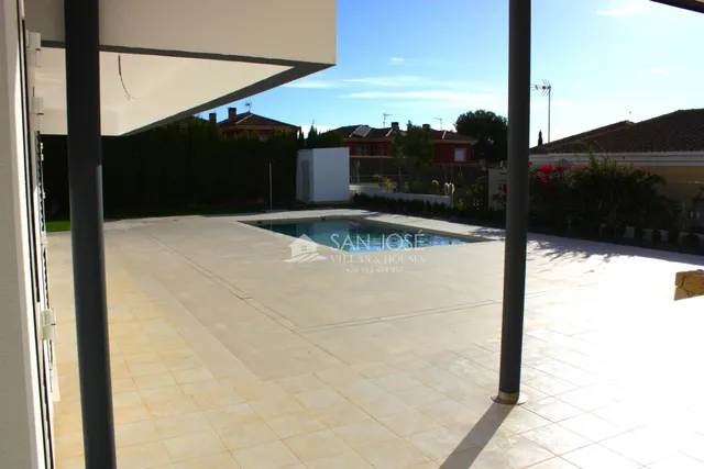 CHALET EN PRIMERA LINEA DE CAMPO DE GOLF, ALENDA GOLF, ALICANTE — 26