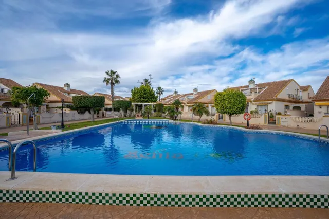 Encantadora Casa Adosada con Terraza Soleada en La Zenia