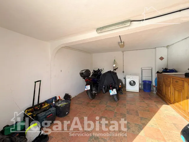 Chalet con piscina, garaje, terraza y barbacoa — 23