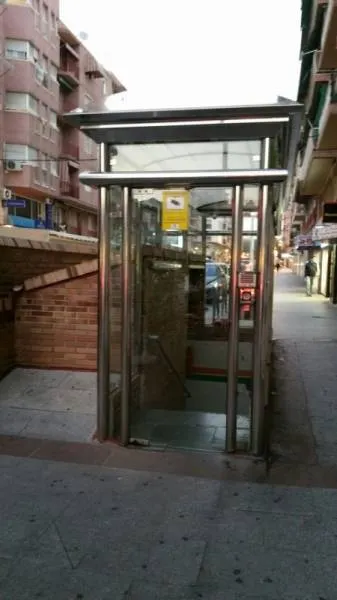 Plaza de garaje en el centro de Elche calle Nit Del Alba — 2
