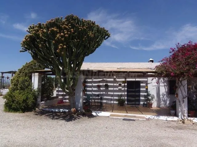 Cortijo Rural en venta de 5 habitaciones en Burjulú, Almería