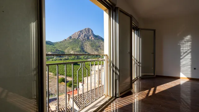 Piso Junto a Esquina del Convento — 6