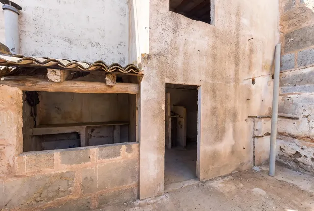 ADOSADO CON PATIO EN EL CENTRO DE LLUCMAJOR PARA REFORMAR — 47