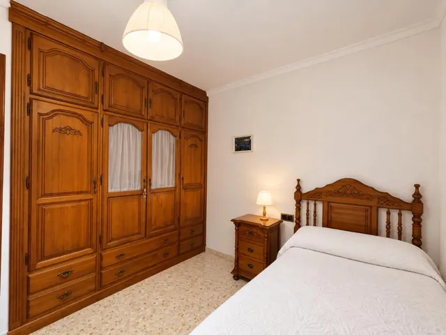 VIVIENDA CON PATIO, GARAJE Y COCINA EXTERIOR EN ZONA RESIDENCIAL — 14