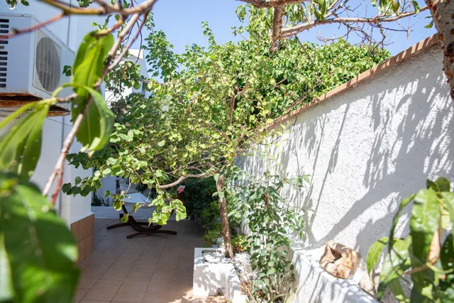Encantadora vivienda unifamiliar con patio privado, piscina  - foto 4