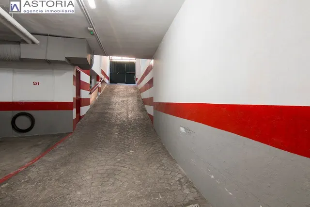 Plaza de garaje en camino de Ronda, junto Gimnasio Yo10 — 11